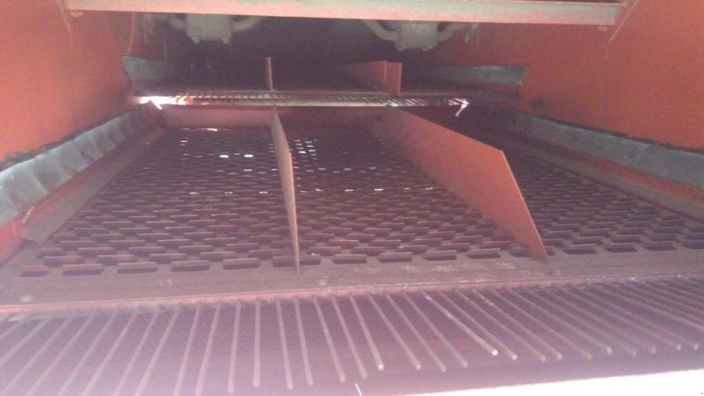 Oldtimer-Mähdrescher des Typs Massey Ferguson 186, Neumaschine in Здолбунів (Bild 7)