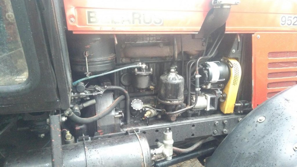 Oldtimer-Traktor des Typs Belarus Беларус-952, Neumaschine in Здолбунів (Bild 3)