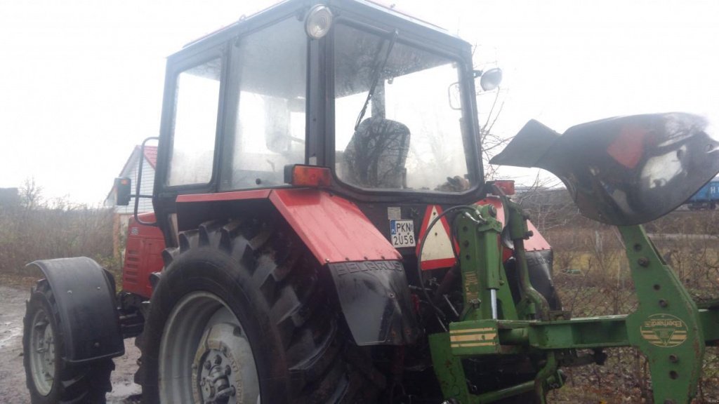 Oldtimer-Traktor des Typs Belarus Беларус-952, Neumaschine in Здолбунів (Bild 7)