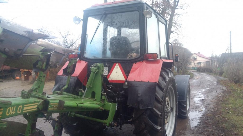 Oldtimer-Traktor des Typs Belarus Беларус-952, Neumaschine in Здолбунів (Bild 5)