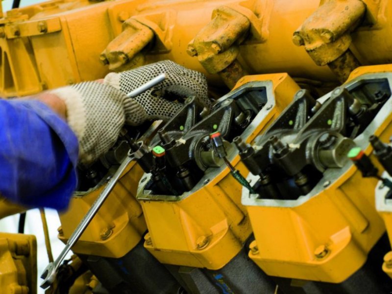 Oldtimer-Traktor des Typs New Holland 6640, Neumaschine in Не обрано (Bild 1)