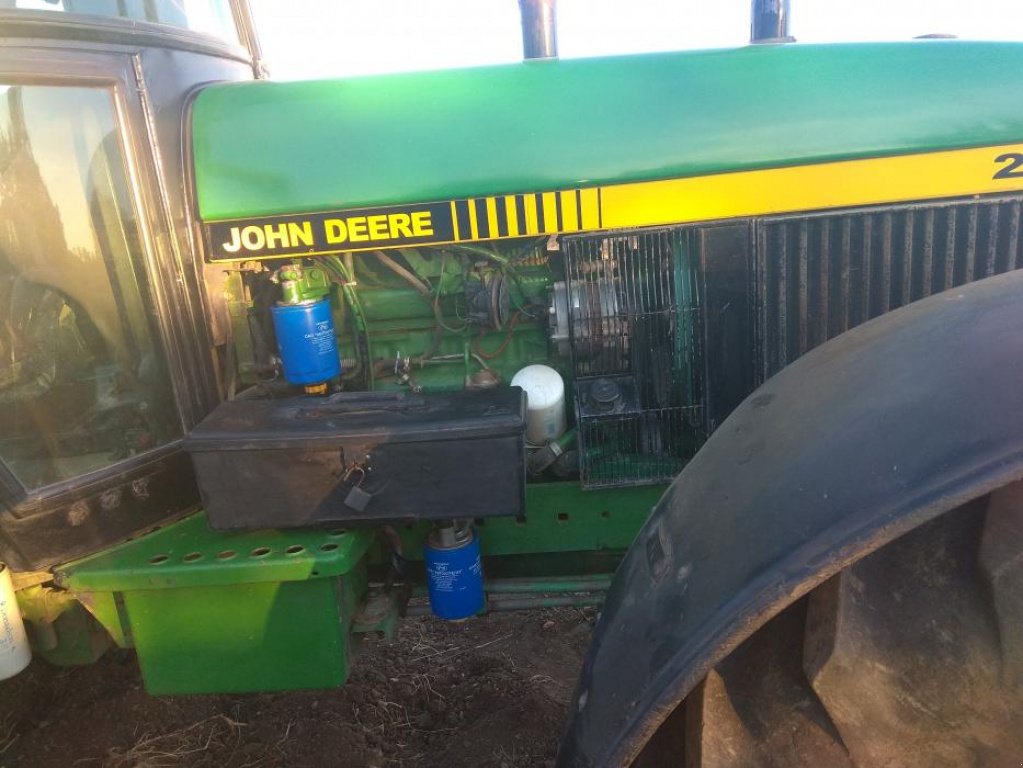 Oldtimer-Traktor des Typs John Deere 2850, Neumaschine in Чаплинка (Bild 3)