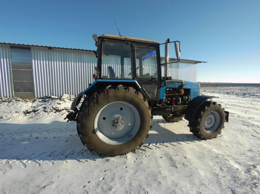 Oldtimer-Traktor des Typs Belarus Беларус-1221.2, Neumaschine in Полтава (Bild 1)