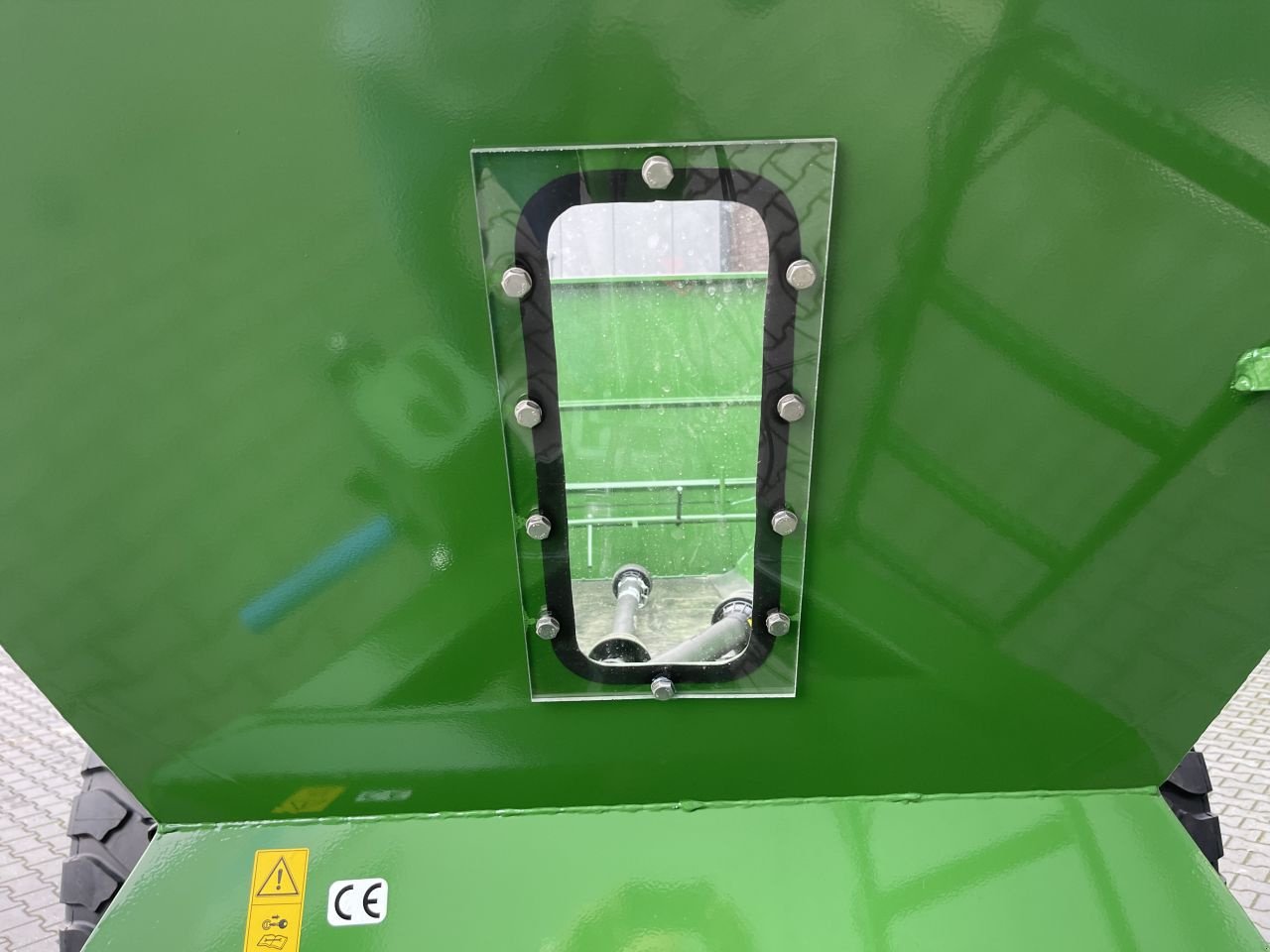 Düngerstreuer des Typs Kuxmann K8000, Neumaschine in Geffen (Bild 7)