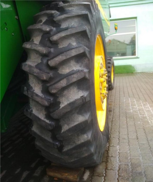 Oldtimer-Mähdrescher des Typs John Deere 9650W, Neumaschine in Рівне (Bild 4)
