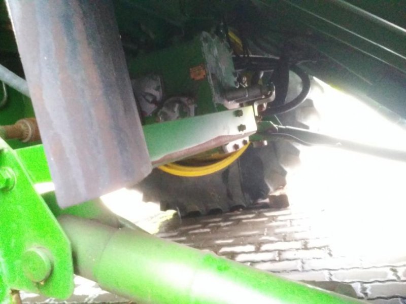 Oldtimer-Mähdrescher des Typs John Deere 9650W, Neumaschine in Рівне (Bild 1)