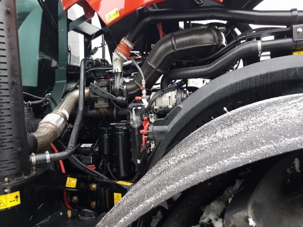 Oldtimer-Traktor des Typs Versatile Row Crop 370, Neumaschine in Рівне (Bild 3)