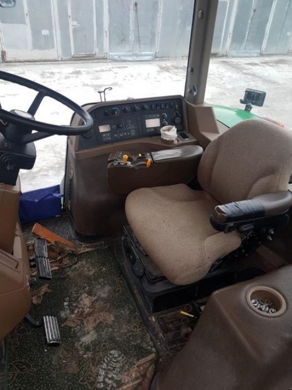 Oldtimer-Traktor des Typs John Deere 8430, Neumaschine in Рівне (Bild 3)