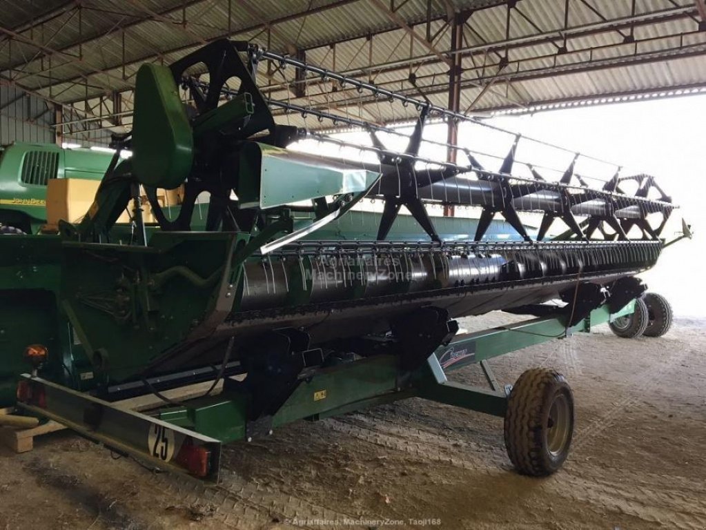 Oldtimer-Mähdrescher des Typs John Deere S690i, Neumaschine in Рівне (Bild 8)