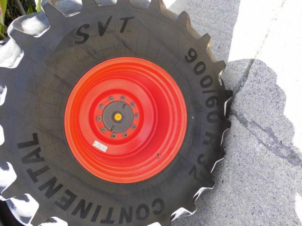 Oldtimer-Mähdrescher des Typs CLAAS Lexion 580, Neumaschine in Рівне (Bild 13)