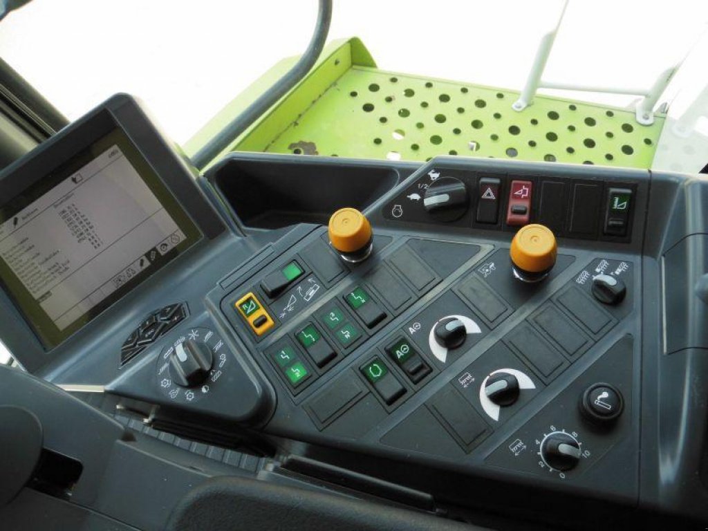 Oldtimer-Mähdrescher des Typs CLAAS Lexion 580, Neumaschine in Рівне (Bild 11)