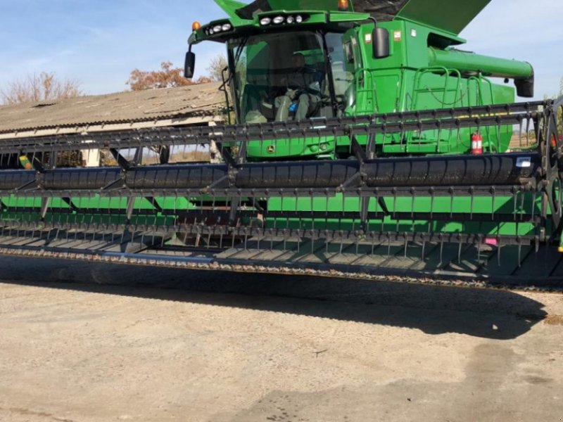 Oldtimer-Mähdrescher des Typs John Deere S680, Neumaschine in Одеса (Bild 1)