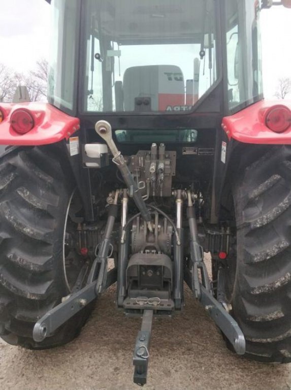 Oldtimer-Traktor des Typs Massey Ferguson 470 Xtra, Neumaschine in Дніпро (Bild 5)