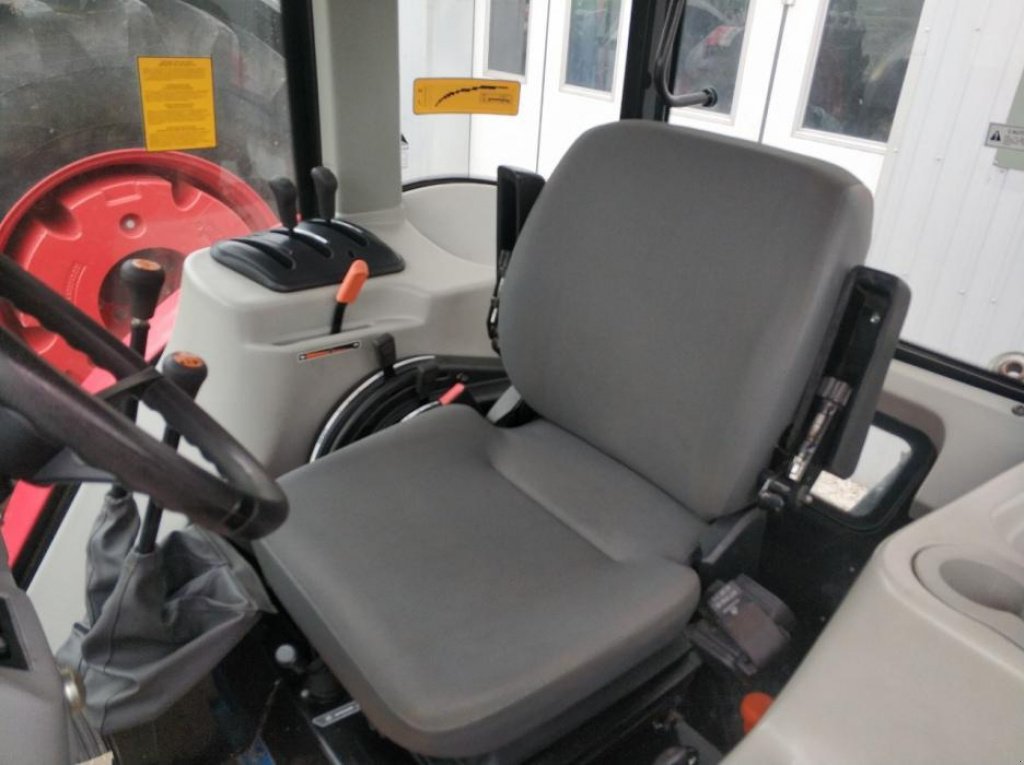 Oldtimer-Traktor des Typs Massey Ferguson 470 Xtra, Neumaschine in Дніпро (Bild 7)