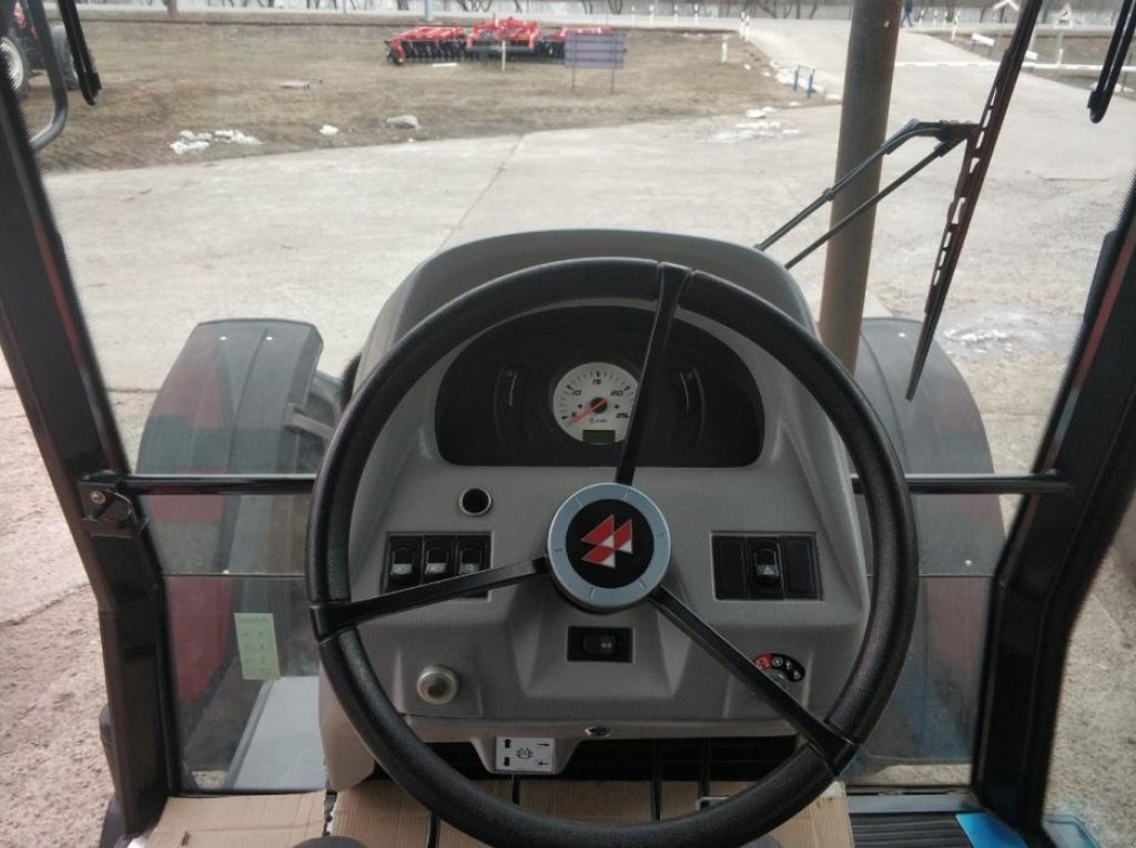 Oldtimer-Traktor des Typs Massey Ferguson 470 Xtra, Neumaschine in Дніпро (Bild 8)