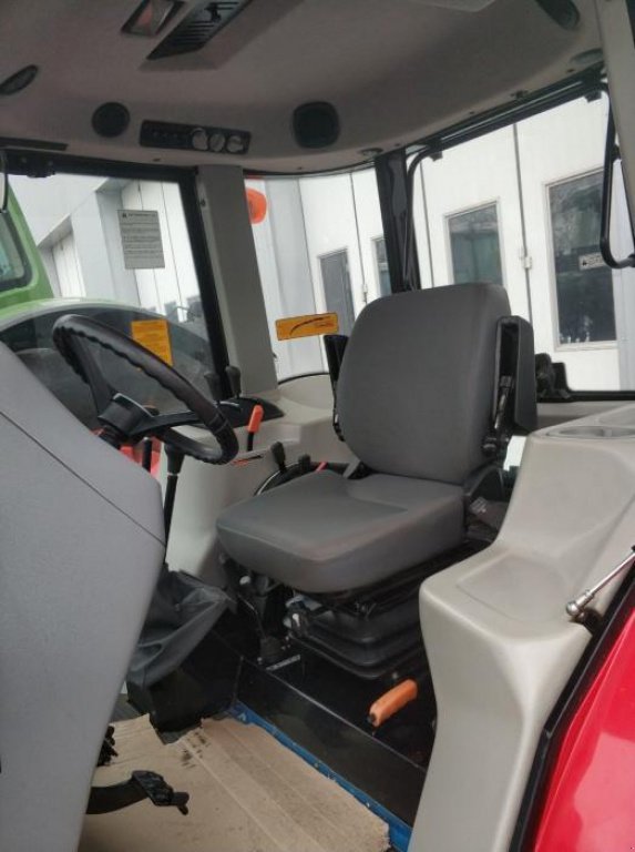 Oldtimer-Traktor des Typs Massey Ferguson 470 Xtra, Neumaschine in Дніпро (Bild 12)