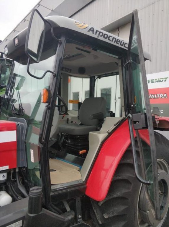 Oldtimer-Traktor des Typs Massey Ferguson 470 Xtra, Neumaschine in Дніпро (Bild 13)