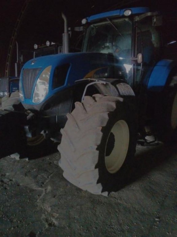 Oldtimer-Traktor des Typs New Holland T7060, Neumaschine in Дніпро (Bild 10)