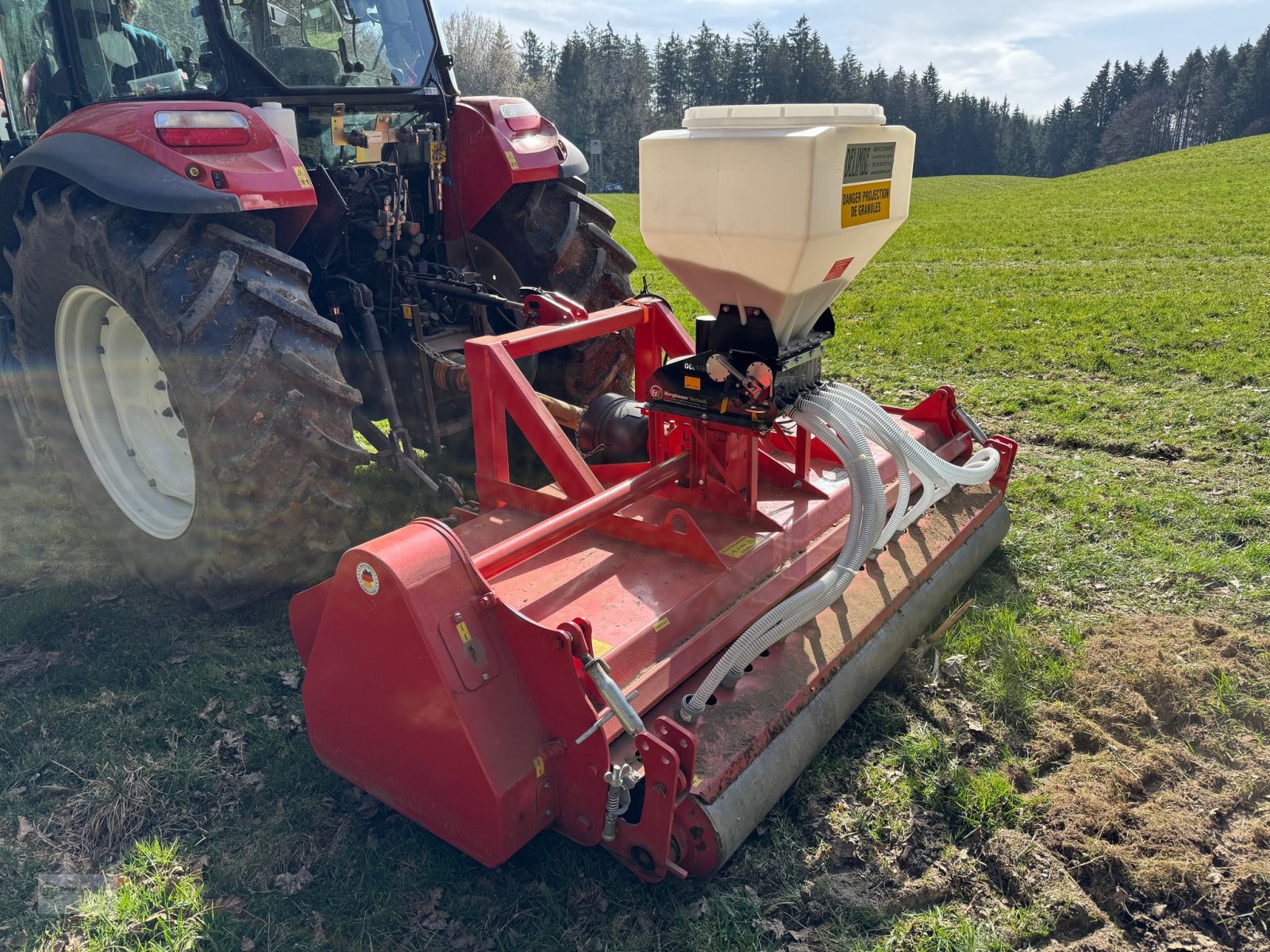 Sämaschine des Typs Delimbe T15 Pneumatikstreuer Mikrogranulat Streuer Zwischenfruchtstreuer Nachsaatgerät, Neumaschine in Kötzting (Bild 1)