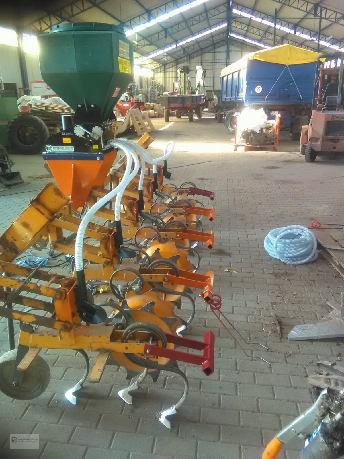 Sämaschine des Typs Delimbe T15 Pneumatikstreuer Mikrogranulat Streuer Zwischenfruchtstreuer Nachsaatgerät, Neumaschine in Kötzting (Bild 12)