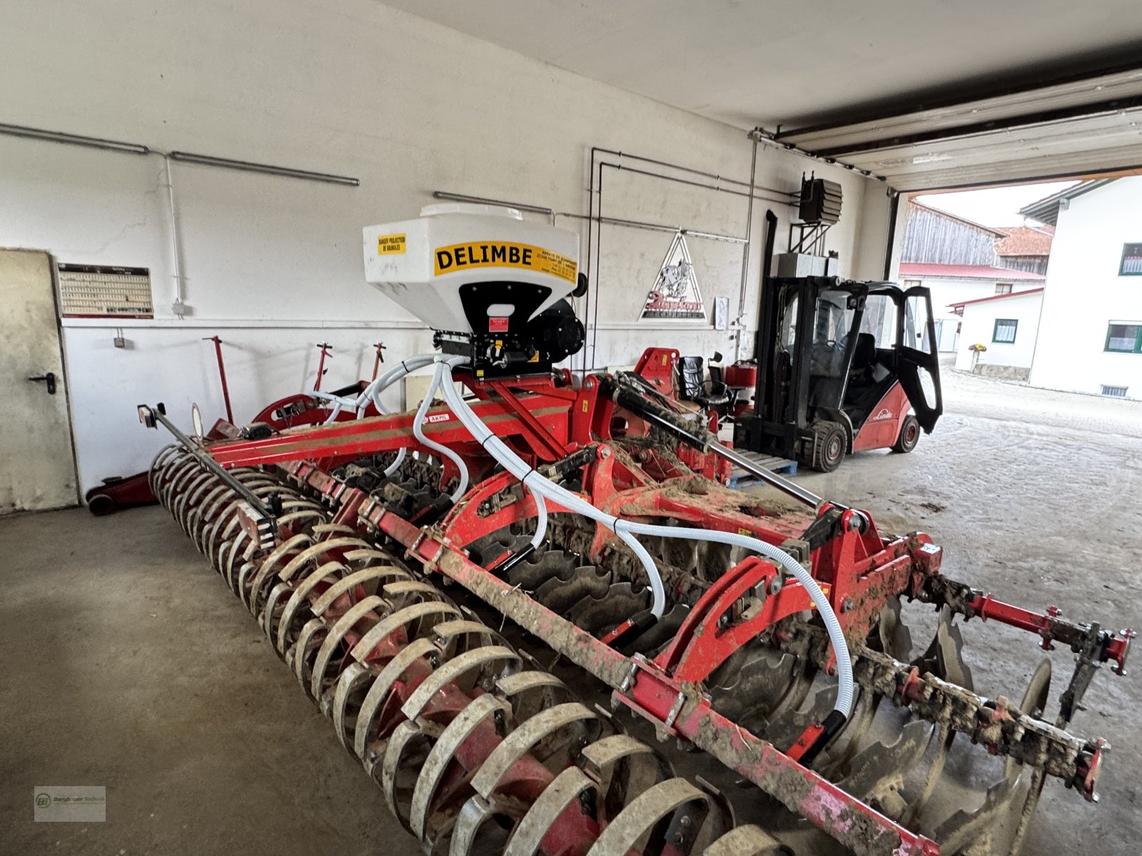 Sämaschine des Typs Delimbe T18 H Pneumatikstreuer Zwischenfruchtstreuer Mikrogranulatstreuer pneumatisches Sägerät Nachsaatgerät Nachsaat, Neumaschine in Kötzting (Bild 2)