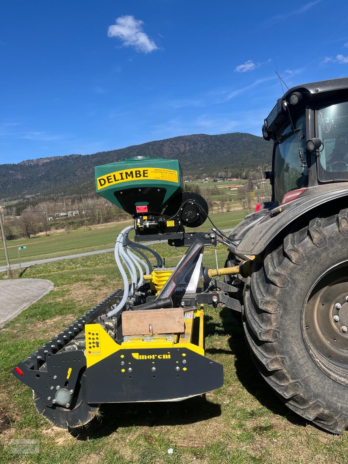 Sämaschine des Typs Delimbe T18 H Pneumatikstreuer Zwischenfruchtstreuer Mikrogranulatstreuer pneumatisches Sägerät Nachsaatgerät Nachsaat, Neumaschine in Kötzting (Bild 3)