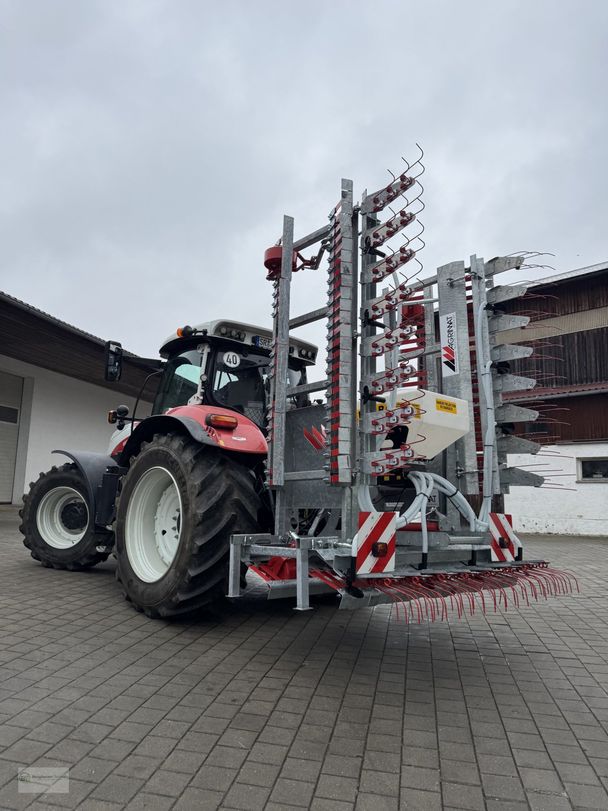 Sämaschine des Typs Delimbe T18 H Pneumatikstreuer Zwischenfruchtstreuer Mikrogranulatstreuer pneumatisches Sägerät Nachsaatgerät Nachsaat, Neumaschine in Kötzting (Bild 4)