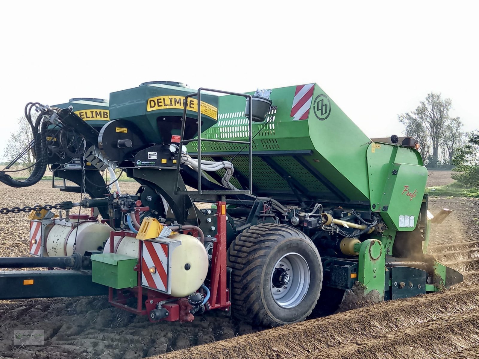 Sämaschine des Typs Delimbe T18 H Pneumatikstreuer Zwischenfruchtstreuer Mikrogranulatstreuer pneumatisches Sägerät Nachsaatgerät Nachsaat, Neumaschine in Kötzting (Bild 7)