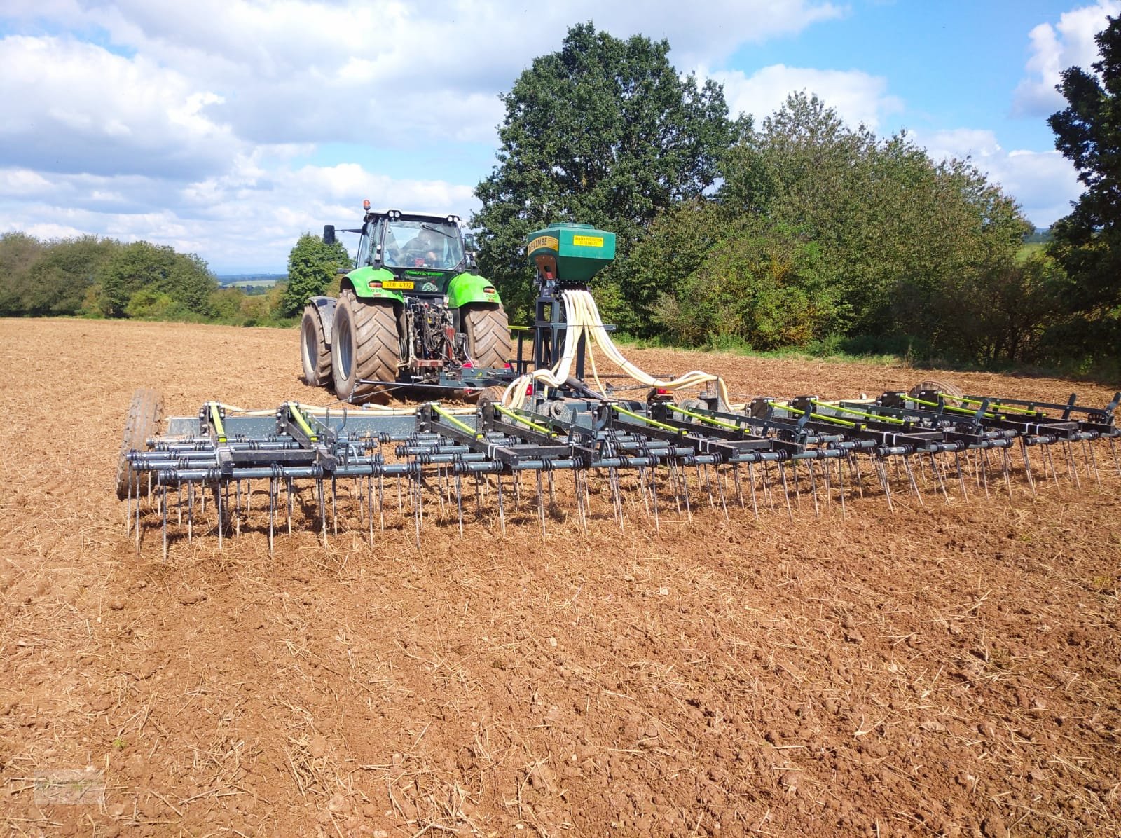 Sämaschine des Typs Delimbe T18 H Pneumatikstreuer Zwischenfruchtstreuer Mikrogranulatstreuer pneumatisches Sägerät Nachsaatgerät Nachsaat, Neumaschine in Kötzting (Bild 14)