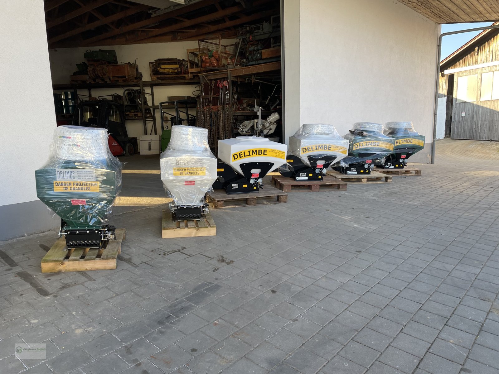 Sämaschine des Typs Delimbe T18 H Pneumatikstreuer Zwischenfruchtstreuer Mikrogranulatstreuer pneumatisches Sägerät Nachsaatgerät Nachsaat, Neumaschine in Kötzting (Bild 20)