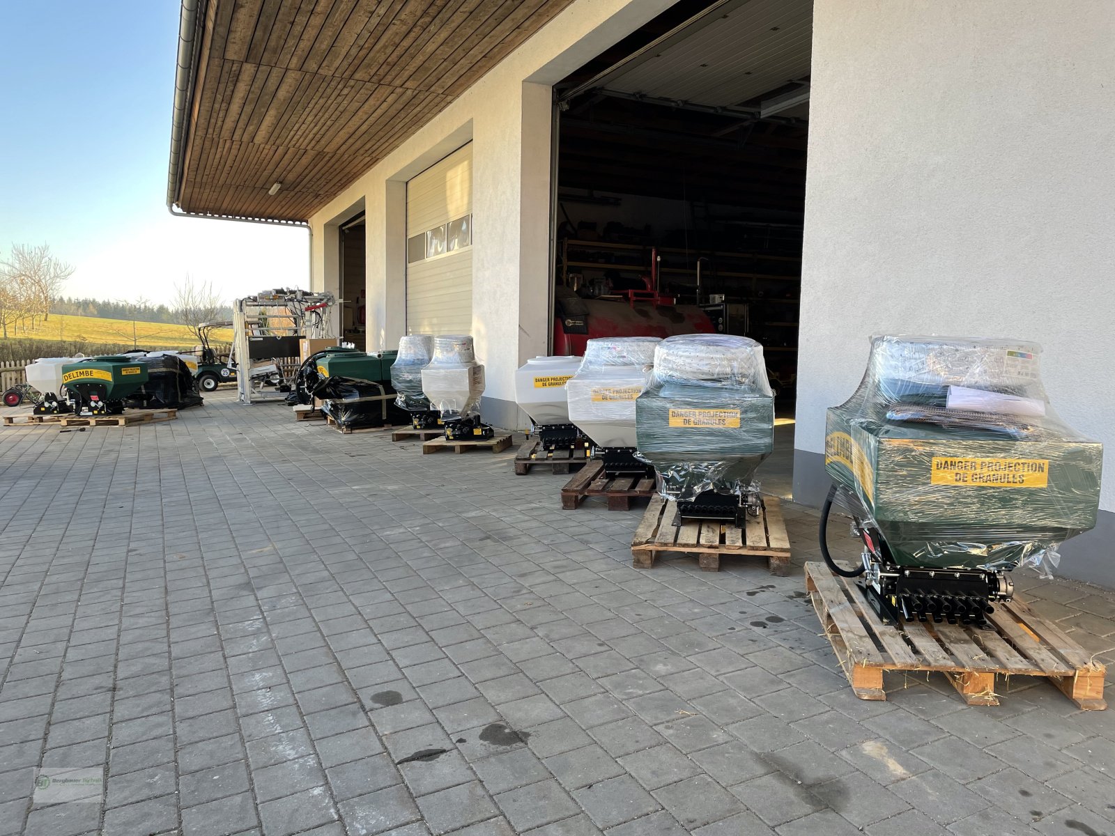 Sämaschine des Typs Delimbe T18 H Pneumatikstreuer Zwischenfruchtstreuer Mikrogranulatstreuer pneumatisches Sägerät Nachsaatgerät Nachsaat, Neumaschine in Kötzting (Bild 21)