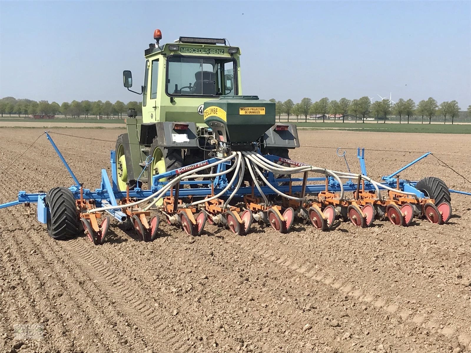 Sämaschine des Typs Delimbe T18 H Pneumatikstreuer Zwischenfruchtstreuer Mikrogranulatstreuer pneumatisches Sägerät Nachsaatgerät Nachsaat, Neumaschine in Kötzting (Bild 22)