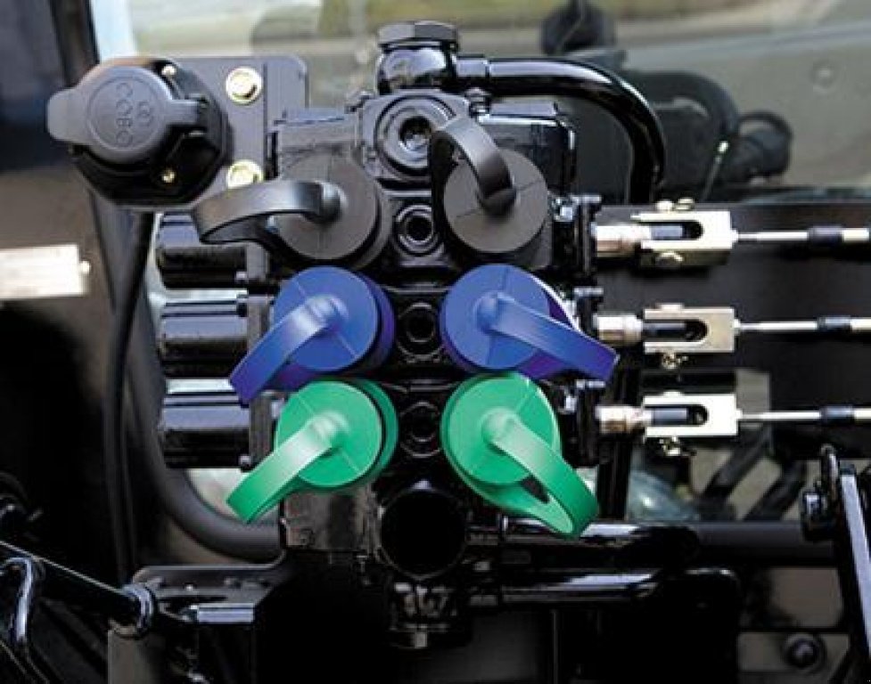 Oldtimer-Traktor des Typs LS Tractor Plus 90, Neumaschine in Бровари (Bild 5)