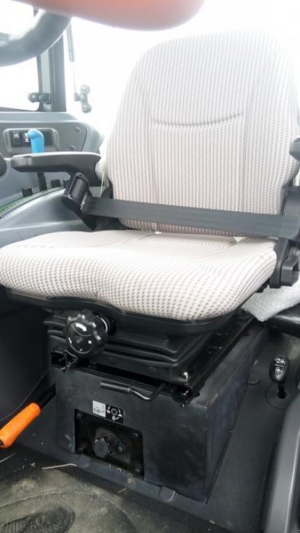 Oldtimer-Traktor des Typs LS Tractor Plus 70, Neumaschine in Бровари (Bild 11)