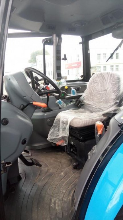 Oldtimer-Traktor des Typs LS Tractor Plus 70, Neumaschine in Бровари (Bild 7)