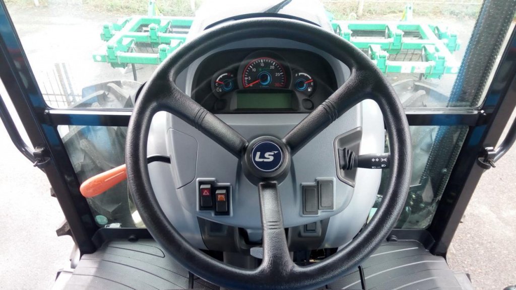 Oldtimer-Traktor des Typs LS Tractor Plus 70, Neumaschine in Бровари (Bild 10)