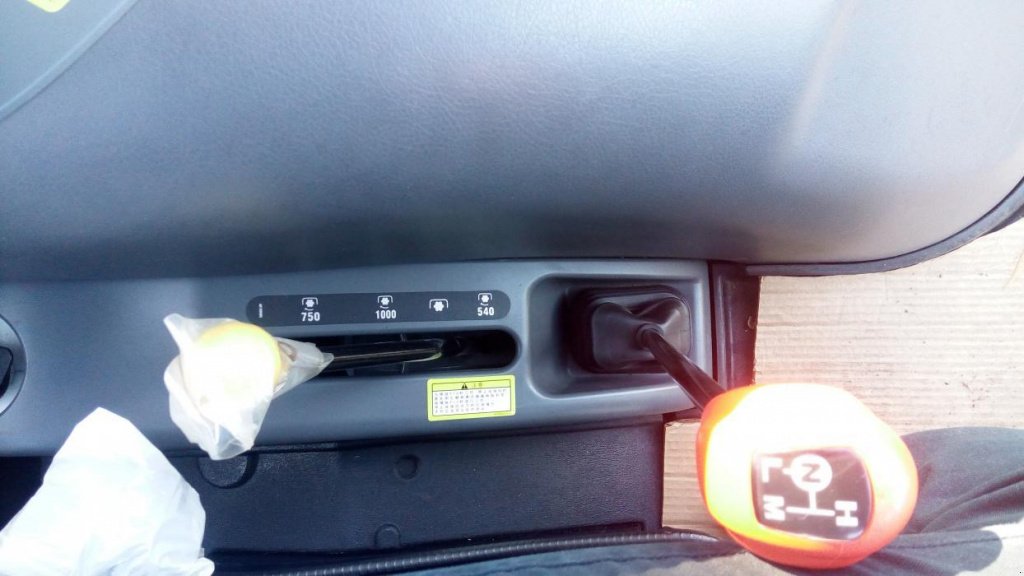 Oldtimer-Traktor des Typs LS Tractor Plus 100, Neumaschine in Бровари (Bild 8)