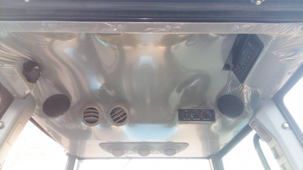 Oldtimer-Traktor des Typs LS Tractor V 804, Neumaschine in Бровари (Bild 3)