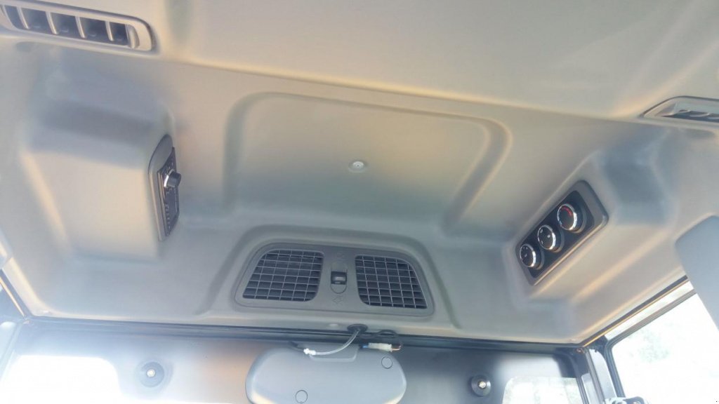 Oldtimer-Traktor des Typs LS Tractor XR 50, Neumaschine in Бровари (Bild 8)