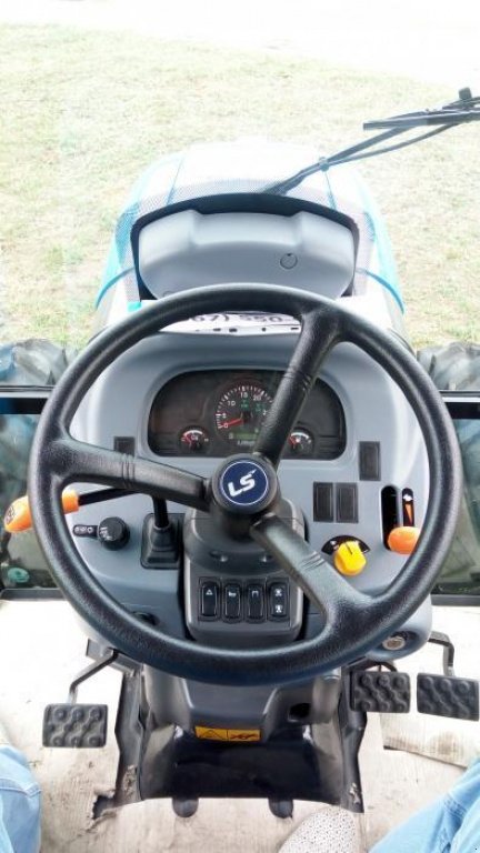 Oldtimer-Traktor des Typs LS Tractor XR 50, Neumaschine in Бровари (Bild 4)