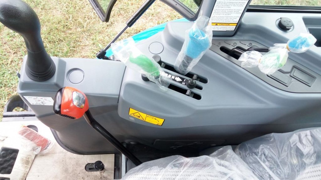 Oldtimer-Traktor des Typs LS Tractor XR 50, Neumaschine in Бровари (Bild 7)