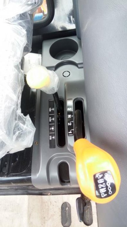 Oldtimer-Traktor des Typs LS Tractor XR 50, Neumaschine in Бровари (Bild 5)