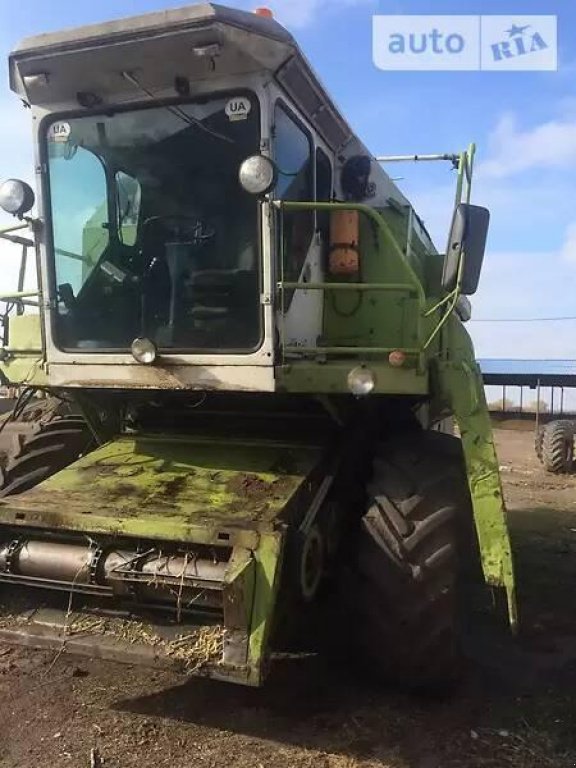 Oldtimer-Mähdrescher des Typs CLAAS Dominator 106, Neumaschine in Білополля (Bild 3)