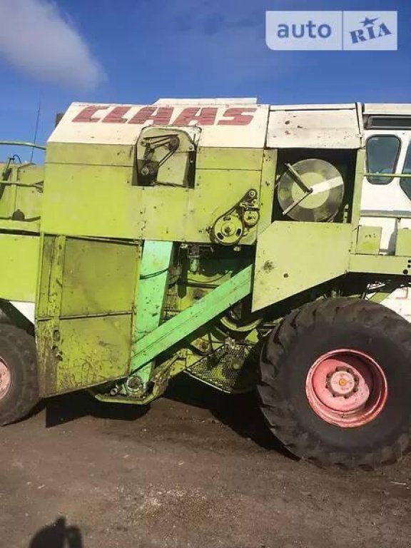 Oldtimer-Mähdrescher des Typs CLAAS Dominator 106, Neumaschine in Білополля (Bild 4)