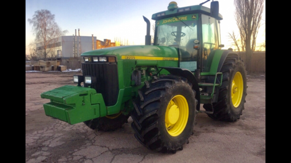Oldtimer-Traktor des Typs John Deere 8300, Neumaschine in Житомир (Bild 1)