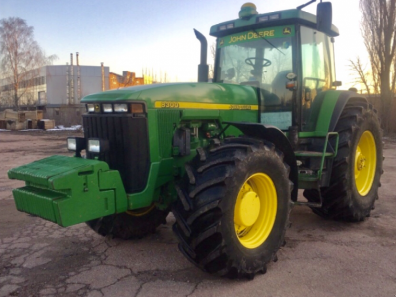 Oldtimer-Traktor des Typs John Deere 8300, Neumaschine in Житомир (Bild 1)