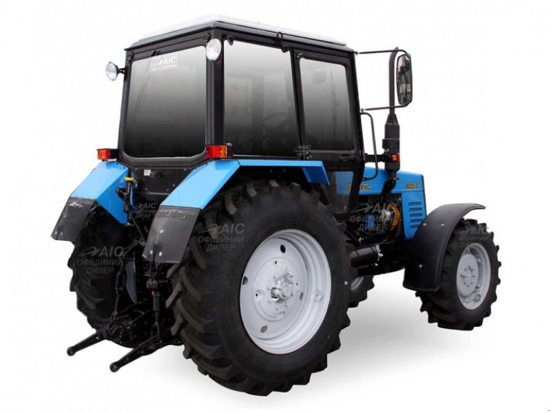 Oldtimer-Traktor des Typs Belarus Беларус-1025.2, Neumaschine in Кривий Ріг