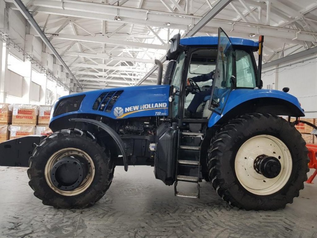 Oldtimer-Traktor des Typs New Holland T8.390, Neumaschine in Кропивницький (Bild 4)