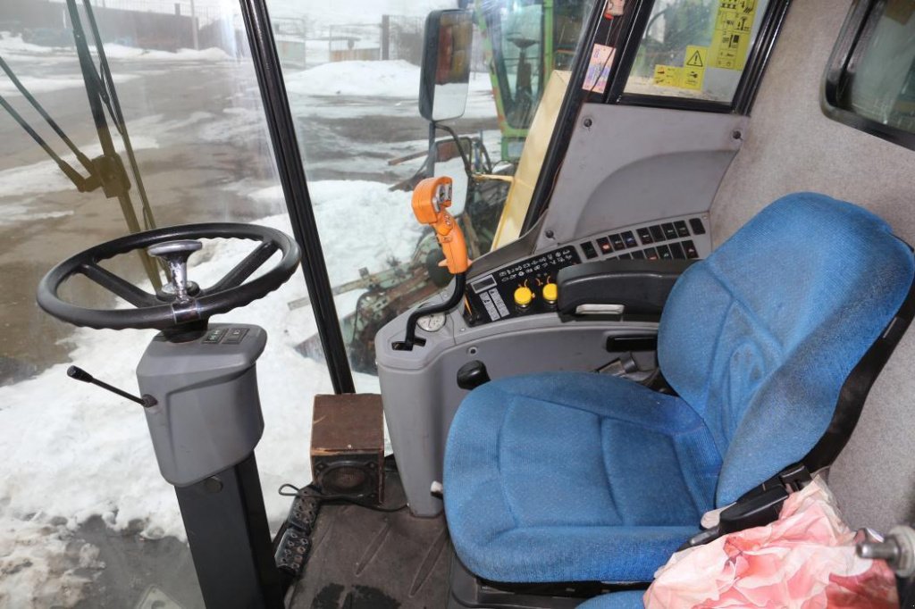 Oldtimer-Mähdrescher des Typs New Holland TC5080, Gebrauchtmaschine in Кропивницький (Bild 4)