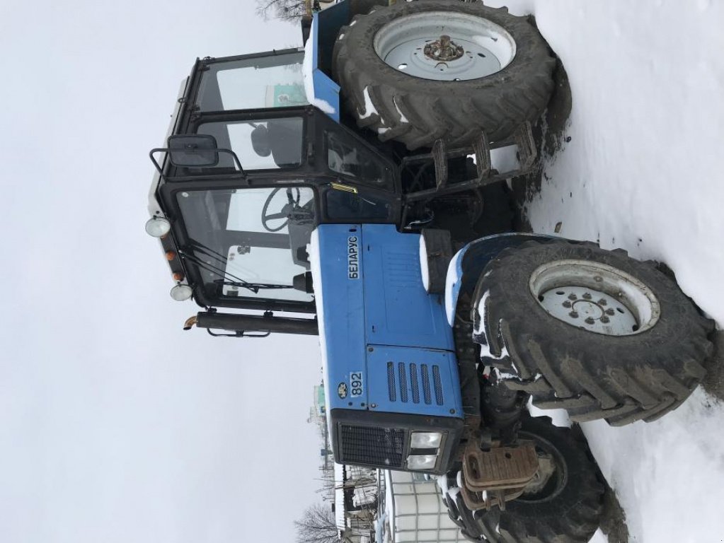Oldtimer-Traktor des Typs Belarus Беларус-892, Neumaschine in Вінниця (Bild 4)
